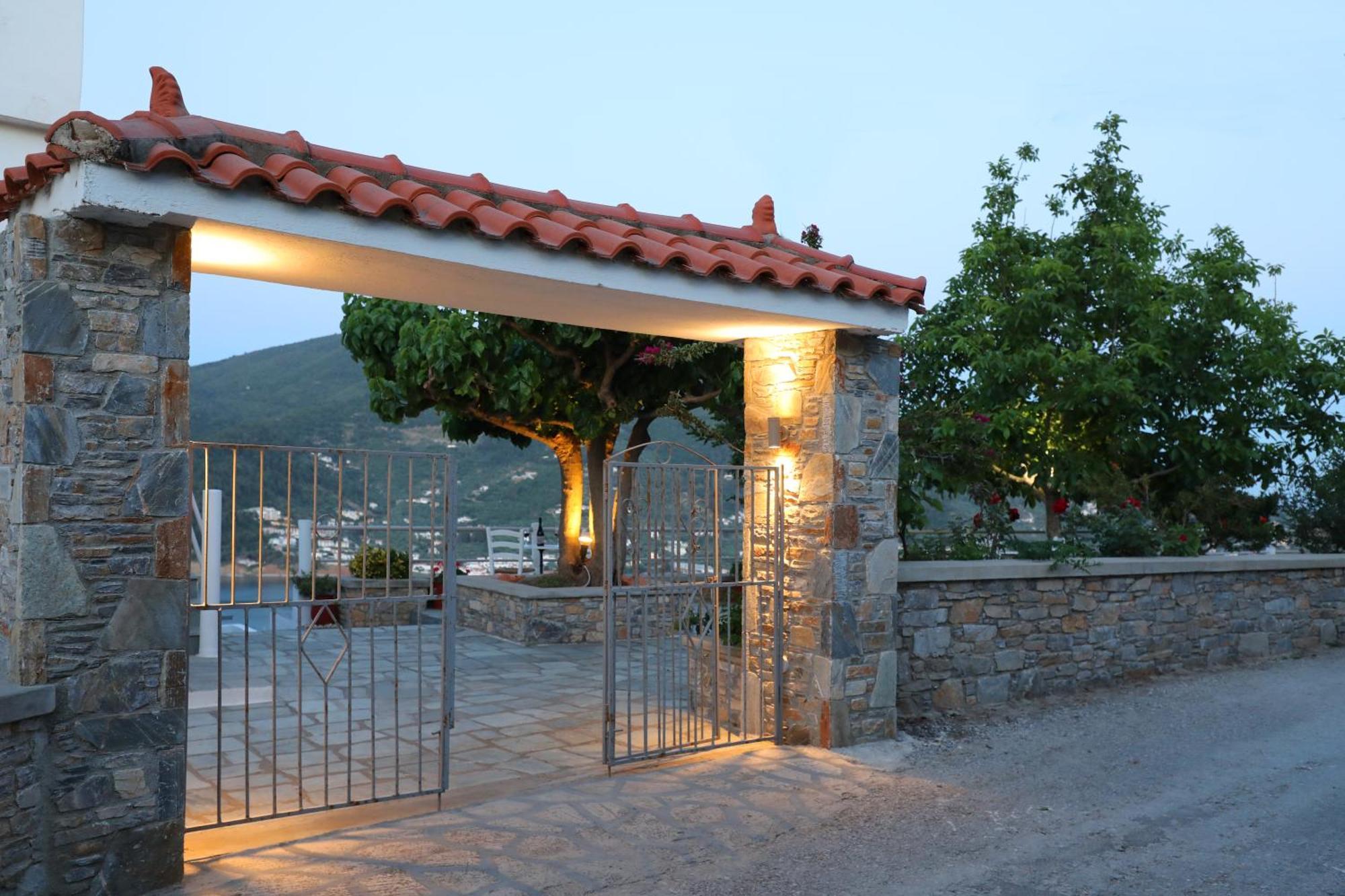 Tsoukalaria Studios Skopelos Town Exterior photo